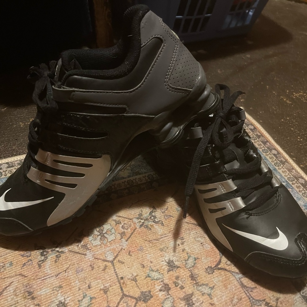 BLACK AND SILVER NIKE SHOX SNEAKERS